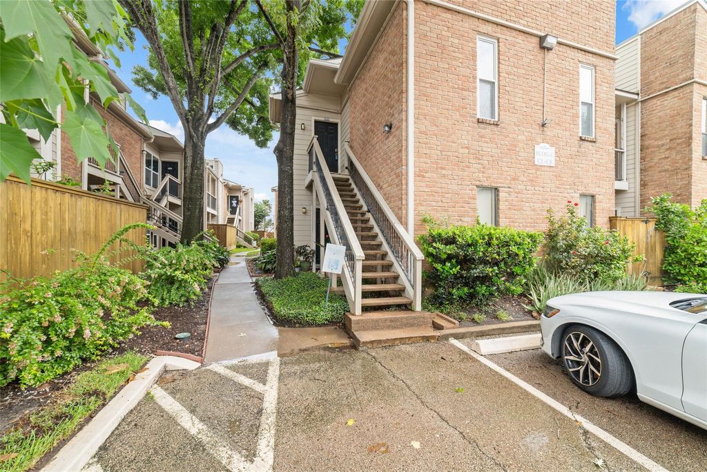 2001 Bering Drive 2C, Houston, TX 77057
