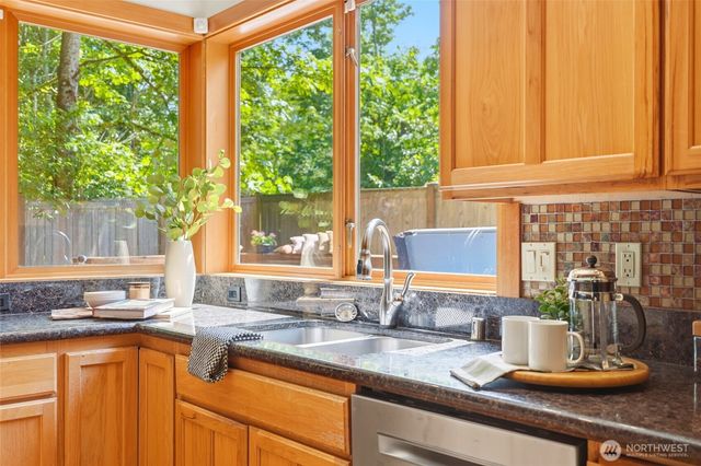 19946 47th Avenue NE, Lake Forest Park, WA 98155