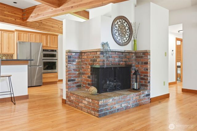 19946 47th Avenue NE, Lake Forest Park, WA 98155