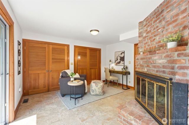19946 47th Avenue NE, Lake Forest Park, WA 98155