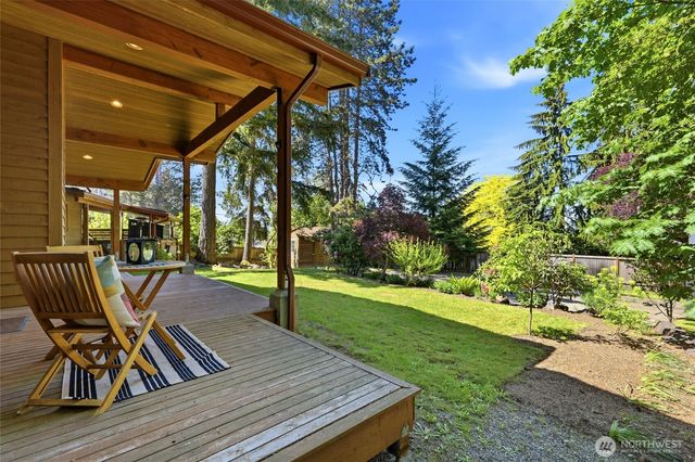 19946 47th Avenue NE, Lake Forest Park, WA 98155