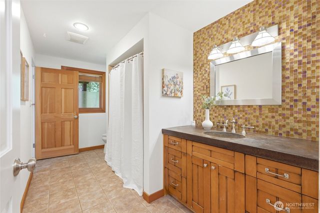 19946 47th Avenue NE, Lake Forest Park, WA 98155