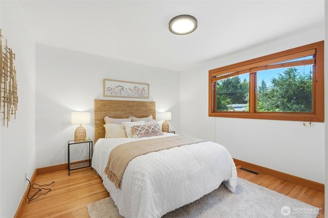19946 47th Avenue NE, Lake Forest Park, WA 98155