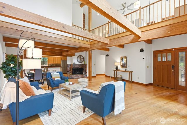 19946 47th Avenue NE, Lake Forest Park, WA 98155