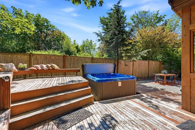 19946 47th Avenue NE, Lake Forest Park, WA 98155