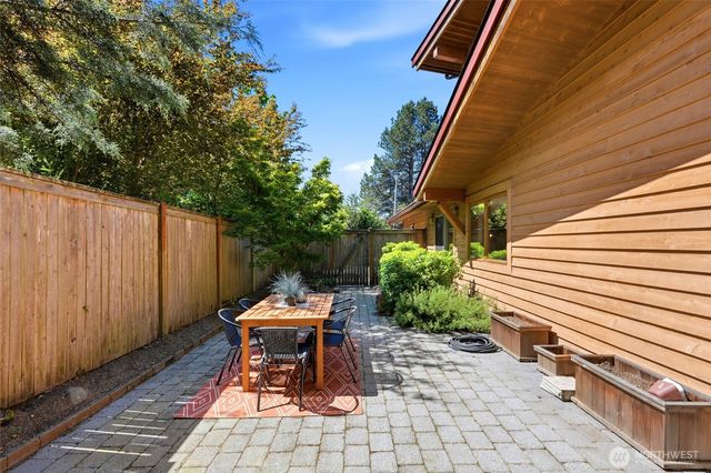 19946 47th Avenue NE, Lake Forest Park, WA 98155