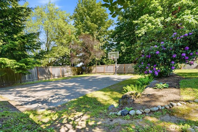 19946 47th Avenue NE, Lake Forest Park, WA 98155