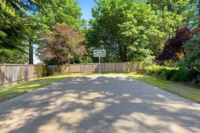 19946 47th Avenue NE, Lake Forest Park, WA 98155