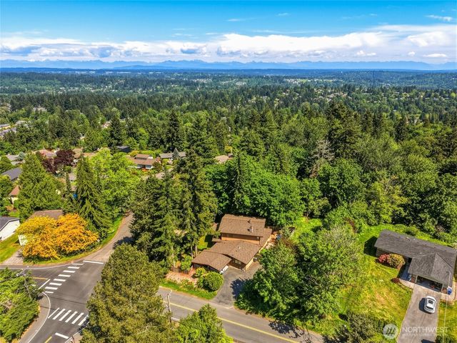 19946 47th Avenue NE, Lake Forest Park, WA 98155