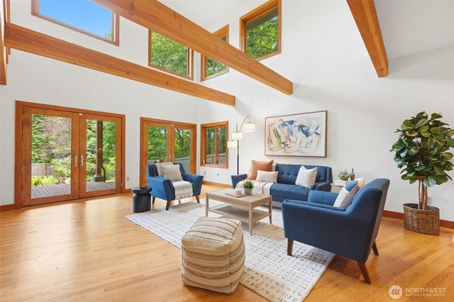19946 47th Avenue NE, Lake Forest Park, WA 98155