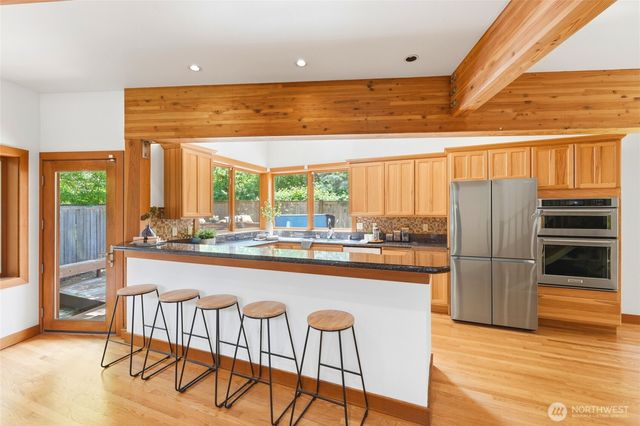 19946 47th Avenue NE, Lake Forest Park, WA 98155