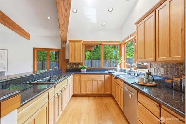 19946 47th Avenue NE, Lake Forest Park, WA 98155