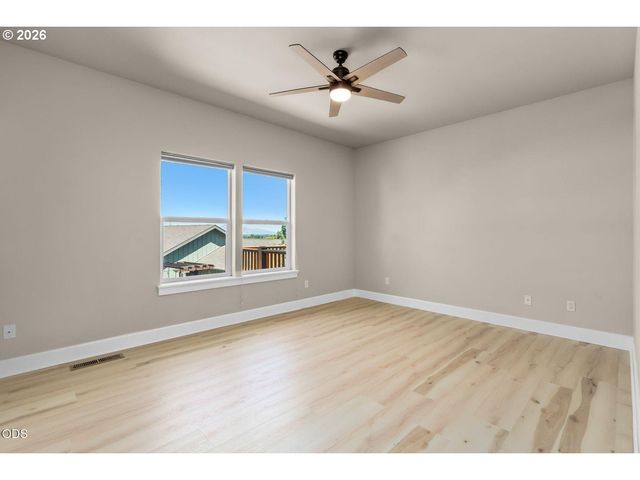 3551 Sw SALMON Ct, Redmond, OR 97756