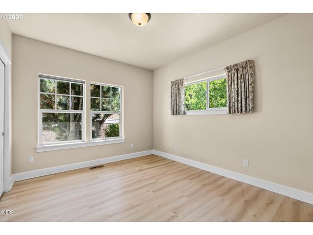 3551 Sw SALMON Ct, Redmond, OR 97756