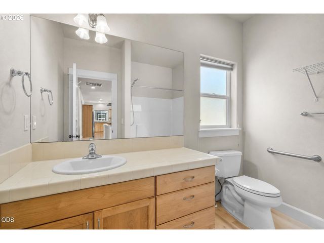 3551 Sw SALMON Ct, Redmond, OR 97756