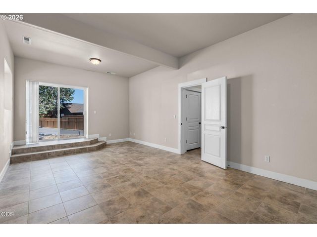 3551 Sw SALMON Ct, Redmond, OR 97756
