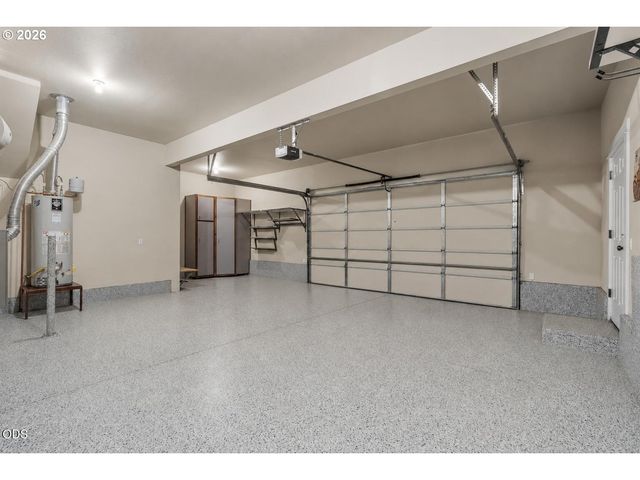 3551 Sw SALMON Ct, Redmond, OR 97756