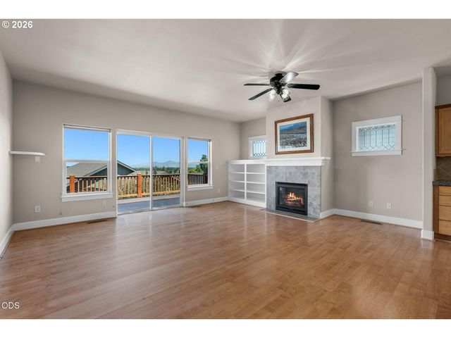 3551 Sw SALMON Ct, Redmond, OR 97756