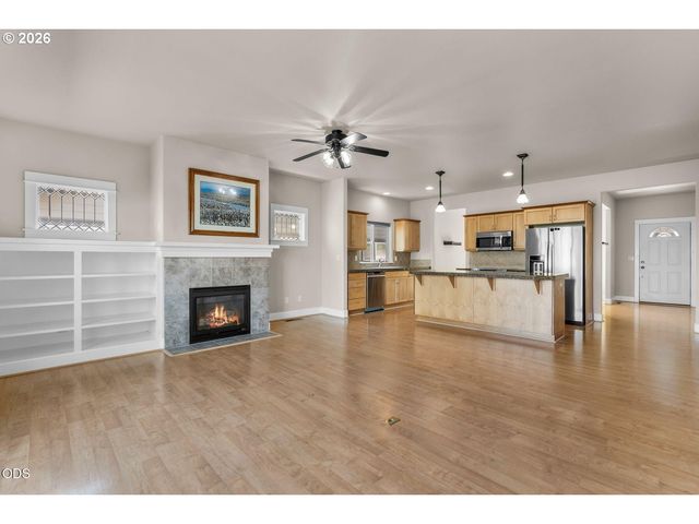 3551 Sw SALMON Ct, Redmond, OR 97756