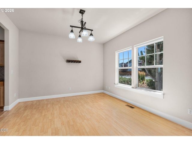 3551 Sw SALMON Ct, Redmond, OR 97756