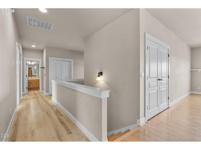 3551 Sw SALMON Ct, Redmond, OR 97756