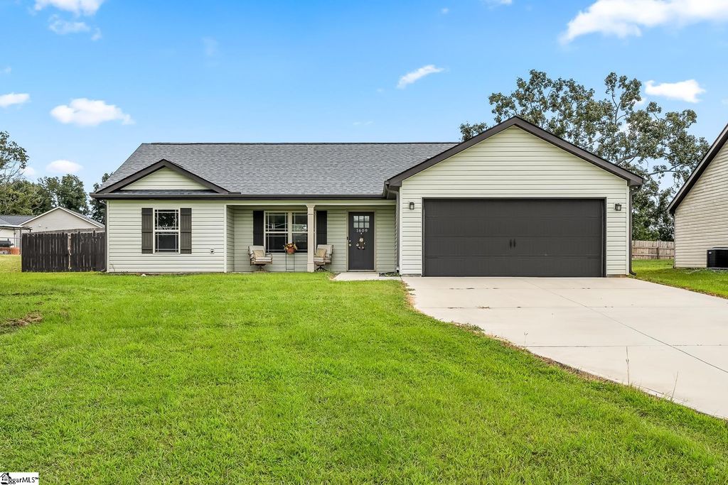 1609 Currys Lake Road, Gray Court, SC 29645