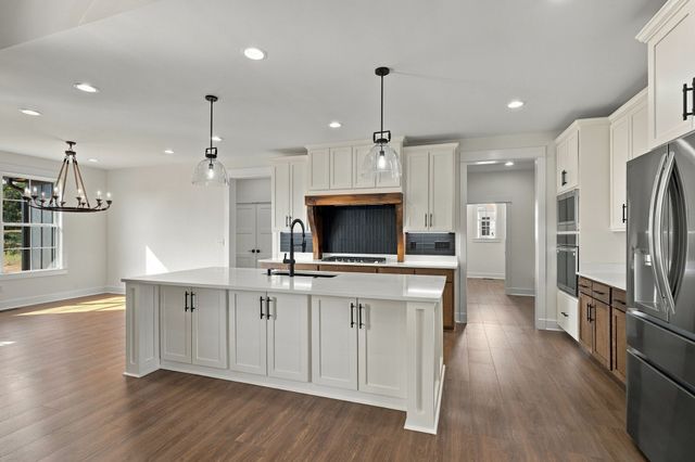 2264 Hogan Rd, Burns, TN 37029