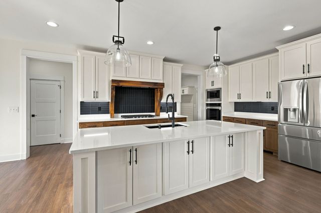 2264 Hogan Rd, Burns, TN 37029