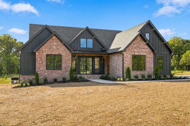 2264 Hogan Rd, Burns, TN 37029
