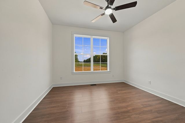 2264 Hogan Rd, Burns, TN 37029