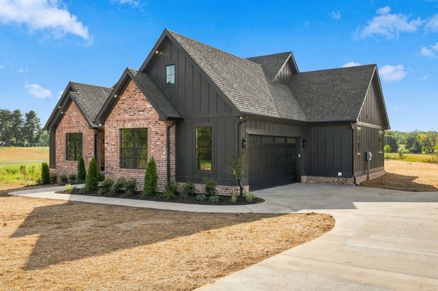 2264 Hogan Rd, Burns, TN 37029