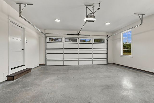 2264 Hogan Rd, Burns, TN 37029