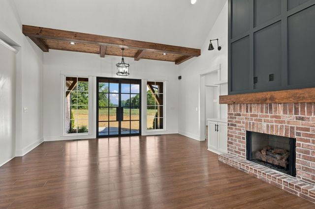 2264 Hogan Rd, Burns, TN 37029