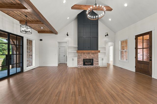 2264 Hogan Rd, Burns, TN 37029