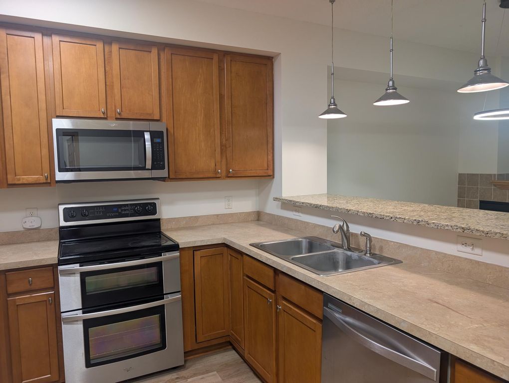 150 E Burnsville Parkway 303, Burnsville, MN 55337 — photo 4