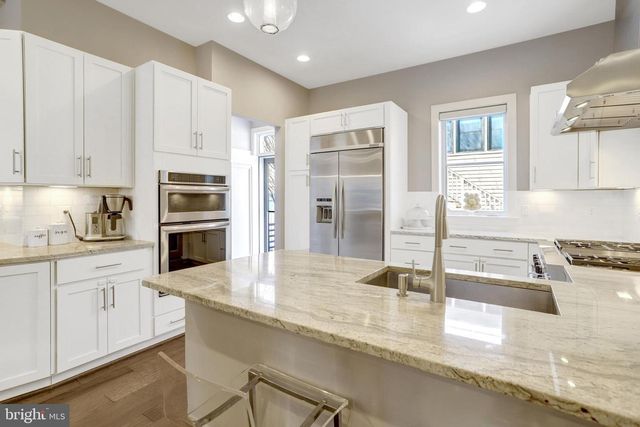 2104 MAIN LINE BLVD, Alexandria, VA 22301