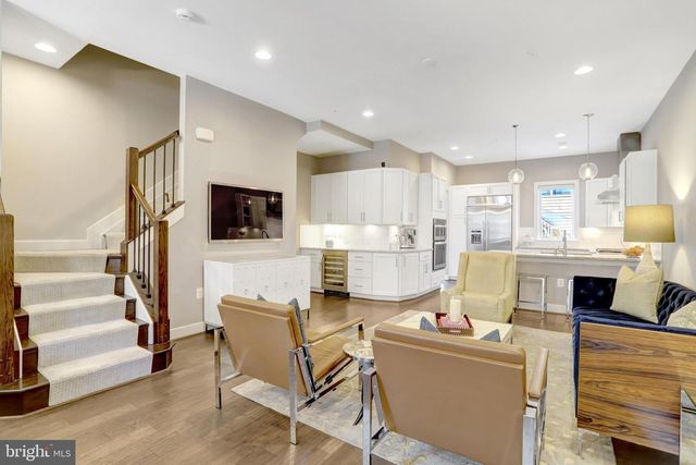 2104 MAIN LINE BLVD, Alexandria, VA 22301