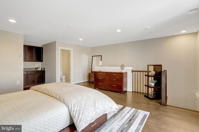 2104 MAIN LINE BLVD, Alexandria, VA 22301