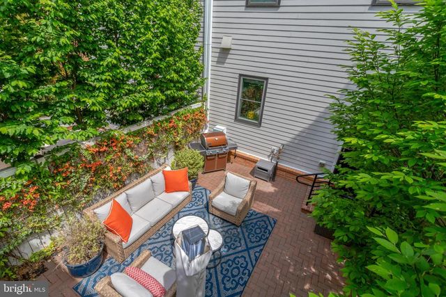 2104 MAIN LINE BLVD, Alexandria, VA 22301