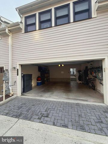 2104 MAIN LINE BLVD, Alexandria, VA 22301