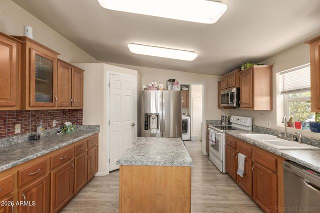 7613 E FLOSSMOOR Avenue, Mesa, AZ 85208