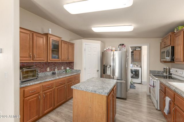 7613 E FLOSSMOOR Avenue, Mesa, AZ 85208