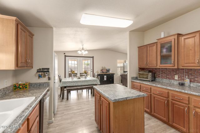 7613 E FLOSSMOOR Avenue, Mesa, AZ 85208