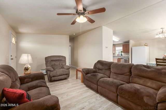 7613 E FLOSSMOOR Avenue, Mesa, AZ 85208