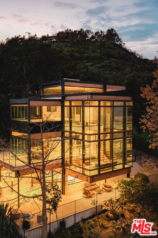 Image 1 of property listing at 2315 Live Oak Meadows Road, Malibu, CA 90265