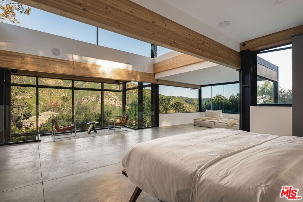 Image 18 of property listing at 2315 Live Oak Meadows Road, Malibu, CA 90265