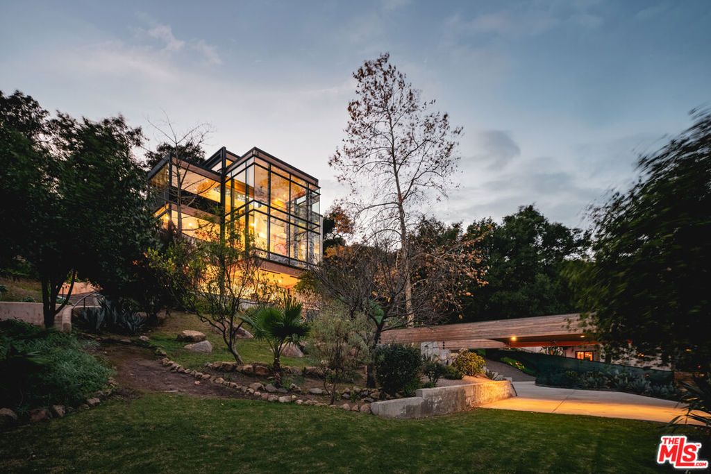 Image 2 of property listing at 2315 Live Oak Meadows Road, Malibu, CA 90265