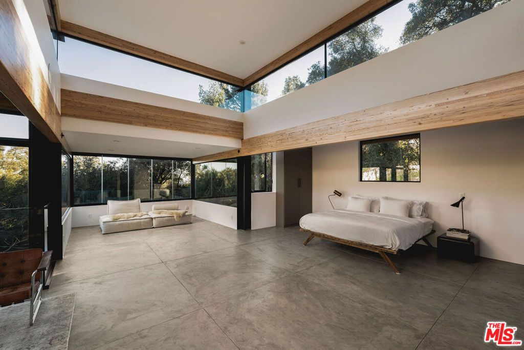 Image 20 of property listing at 2315 Live Oak Meadows Road, Malibu, CA 90265