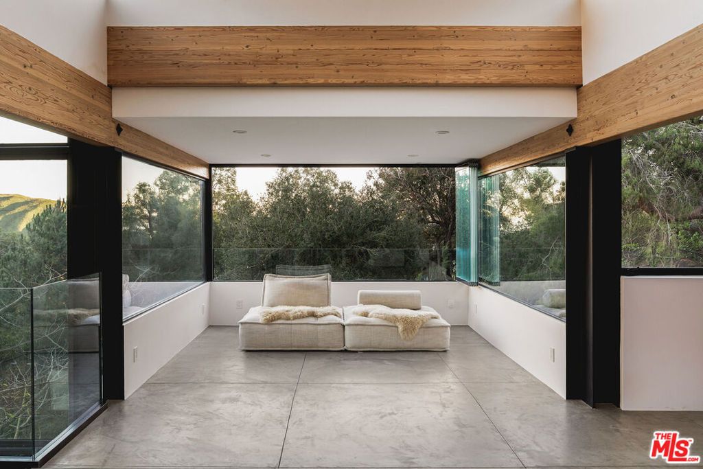 Image 22 of property listing at 2315 Live Oak Meadows Road, Malibu, CA 90265