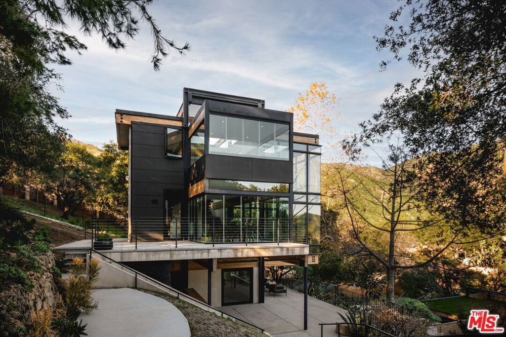 Image 30 of property listing at 2315 Live Oak Meadows Road, Malibu, CA 90265